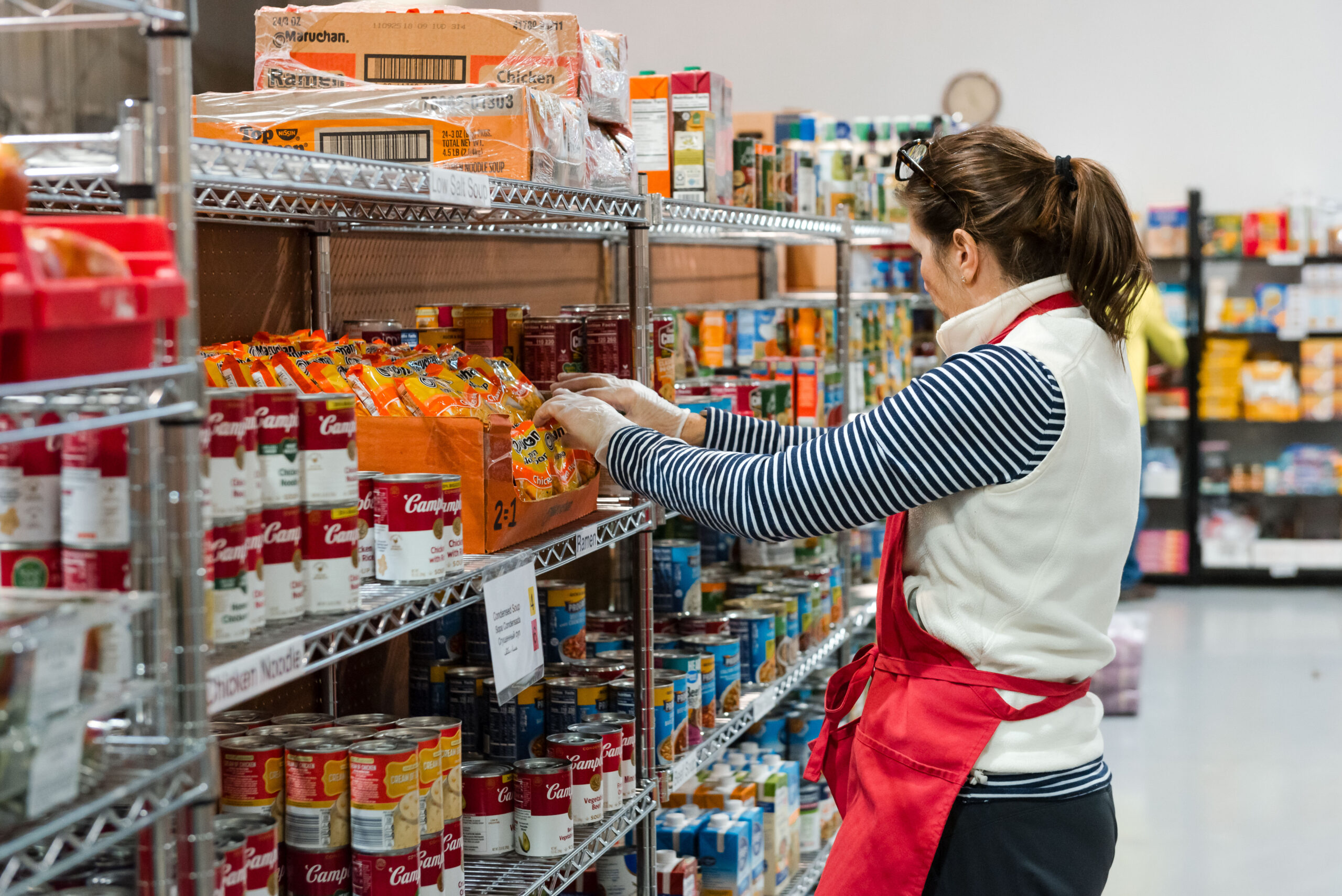KOB_4433 Food pantry volunteers
